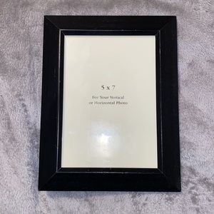 1 black color 5x7 size photo stand frame
